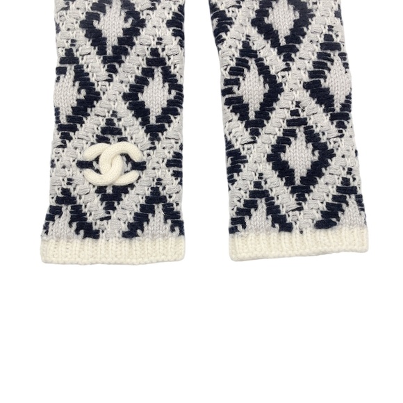 CHANEL GREY / NAVY / SILVER METALLIC CC LOGO CASHMERE KNIT BEANIE AND ARM WARMER - Picture 14 of 14
